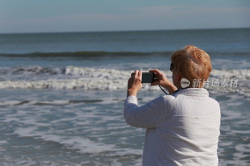 退休女性摄影师爱好摄影，Ocean, Hilton Head, SC
